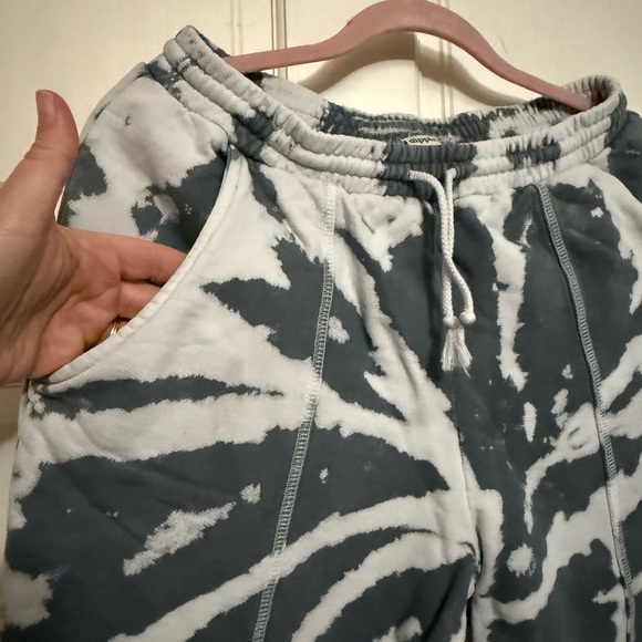 Dippin' Daisy's Gray and White Tie-Dye Sweatsuit - purchased from Anthro - Picture 8 of 10